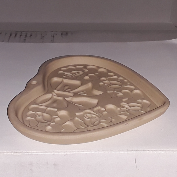 The Pampered Chef Seasons of Heart Cookie … - Picture 4 of 7